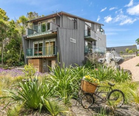 The Secret Life of Colour - Garden Apartment - Waiheke Escapes