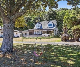 Absolute Lakefront Favourite - Lake Rotoiti Holiday Home