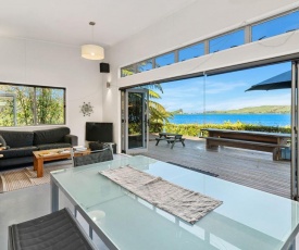 Laze by the Lake - Lakefront Rotoiti Holiday Home