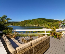 Mourea Lakefront Magic - Lake Rotoiti Holiday Home