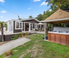 Kiwiana Bach - Lake Tarawera Holiday Home