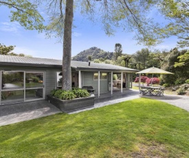 Rainbow Cottage - Lake Tarawera Cottage