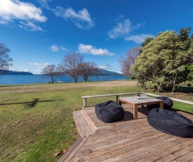 Tarawera Lakefront - Lake Tarawera Holiday Home