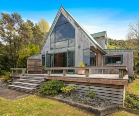 The Lakeview Chalet - Lake Tarawera Holiday Home