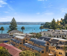 Ocean View Beach Escape - Top Floor Apartment, Mt Maunganui Base