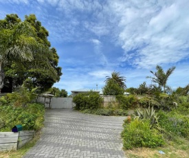 Palm and fruit tree haven, with spacious outdoor areas, in Central Mount.