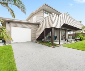 Komaru Beach House - Mt Maunganui Holiday Home