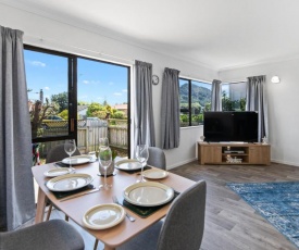 Mt Beach Retreat - Mt Maunganui Holiday Home