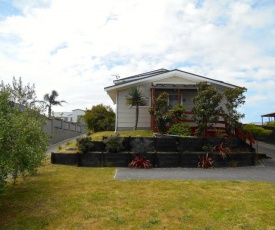 Ocean Beach Aloha - Mt Maunganui Holiday Home