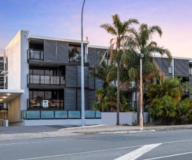 Rooftop Retreat - Mount Maunganui Holiday Home