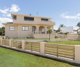 Sand Castles - Mount Maunganui Holiday Home