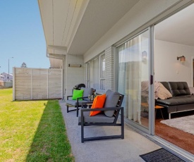 Suite by the Sea - Mt Maunganui Holiday Apartment