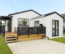 The Mount Beach Pad - Mt Maunganui Holiday Home