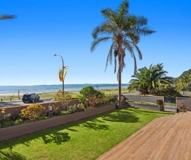 The Lights House - Beachfront Ohope Holiday Home