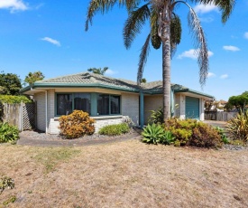 Palm Tree Haven - Papamoa Holiday Home