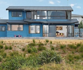 The Blue House - Papamoa Holiday Home