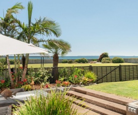 Sandy Beach Retreat at Papamoa Beach