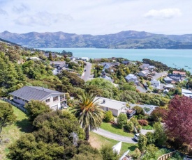 Hilltop Haven - Akaroa Holiday Home