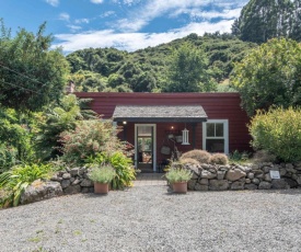 Kokopu Cottage - Akaroa Holiday Home