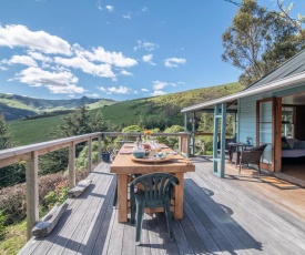 Manaia Cottage - Akaroa Holiday Home