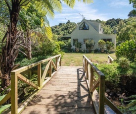 Streamside Retreat - Akaroa Holiday Home