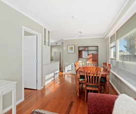 Coastal City Retreat - New Brighton Holiday Home