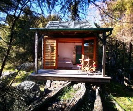 Manaaki Mai, Rustic Retreat