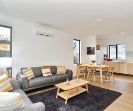 Salisbury Style - Brand new city apartment - Christchurch Holiday Homes