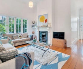 Classic 3BR Home Just Steps To Ponsonby Rd