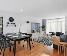 Star Struck Luxury - Inner City Townhouse