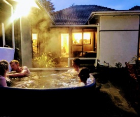 HOT TUB & King Ensuite at Pukeko Cottage