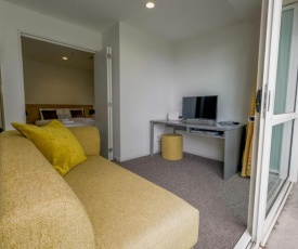 Cosy Renovated 1 Bedroom Apartment in CBD Hotel