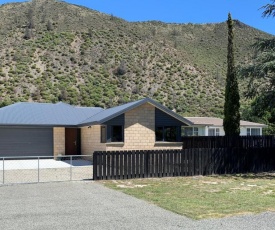 Kurow House on Bledisloe - A2O Cycle Trail Oasis.