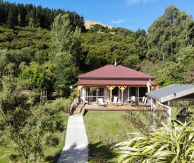 Koromiko Cottage at Lochsloy Farmstay Little River