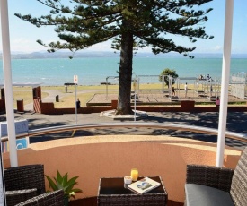 Barrons On The Beach - Napier Holiday Home