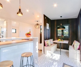 Beach and Vineyard Escape - Haumoana Beach Holiday Home