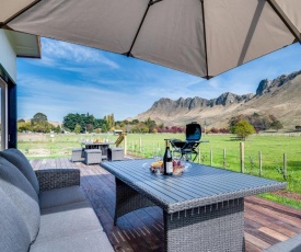 River Range Cottage - Havelock North Holiday Home