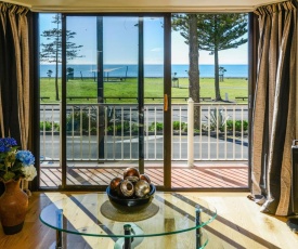 Magic on Marine Parade - Napier Holiday Home