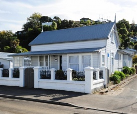 Puriri Downtown Villa - Napier Holiday Home