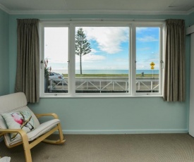 Westshore Beachfront - Napier Holiday Home