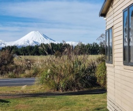 Snow Chaser Retreat - National Park Holiday Home