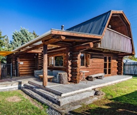 Cosy Warm Log Cabin - Ohakune Holiday Home