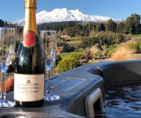 Heavenly Spa Views - Ohakune Holiday Home