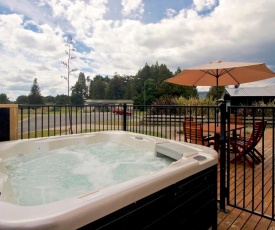 Modern Mountain Spa Escape - Ohakune Holiday Home