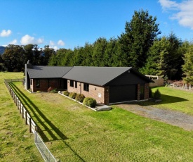 Pinetree Lodge - Ohakune Holiday Home