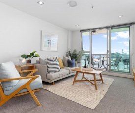 Inner city apartment with harbour views and carpark