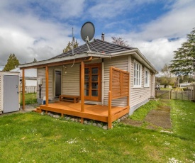 Snowbound Cottage - Raetihi Holiday Home