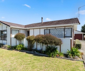 Hit The Beach - Waitarere Beach Holiday Home