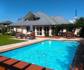 Summer Retreat - Blenheim Holiday Home