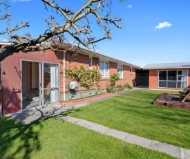 The Red House - Blenheim Holiday Home